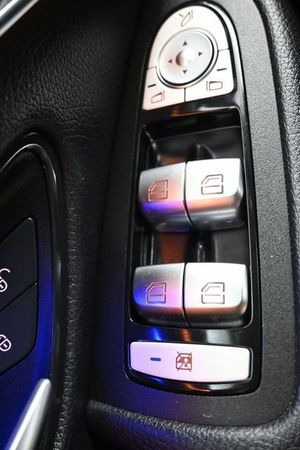 Used 2021 Mercedes-Benz GLC 300 4MATIC w/ Premium Package image 26