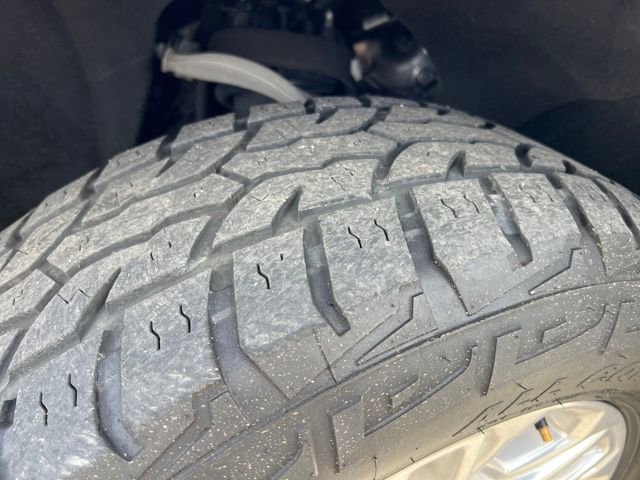 Used 2023 GMC Yukon XL SLT image 25