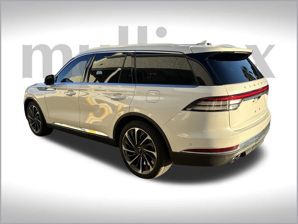 Used 2020 Lincoln Aviator Reserve w/ Equipment Group 202A image 3