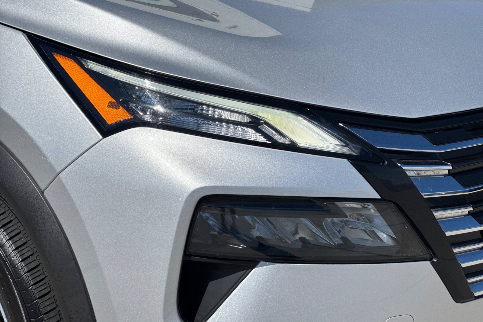 Used 2025 Nissan Rogue SV AWD/4WD image 12