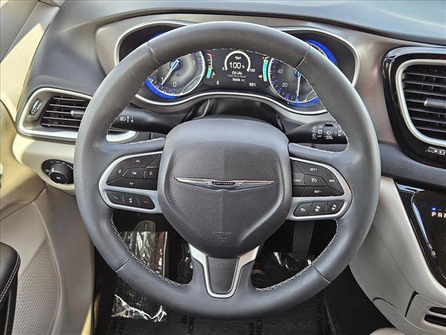 Used 2023 Chrysler Pacifica Touring-L FWD image 14
