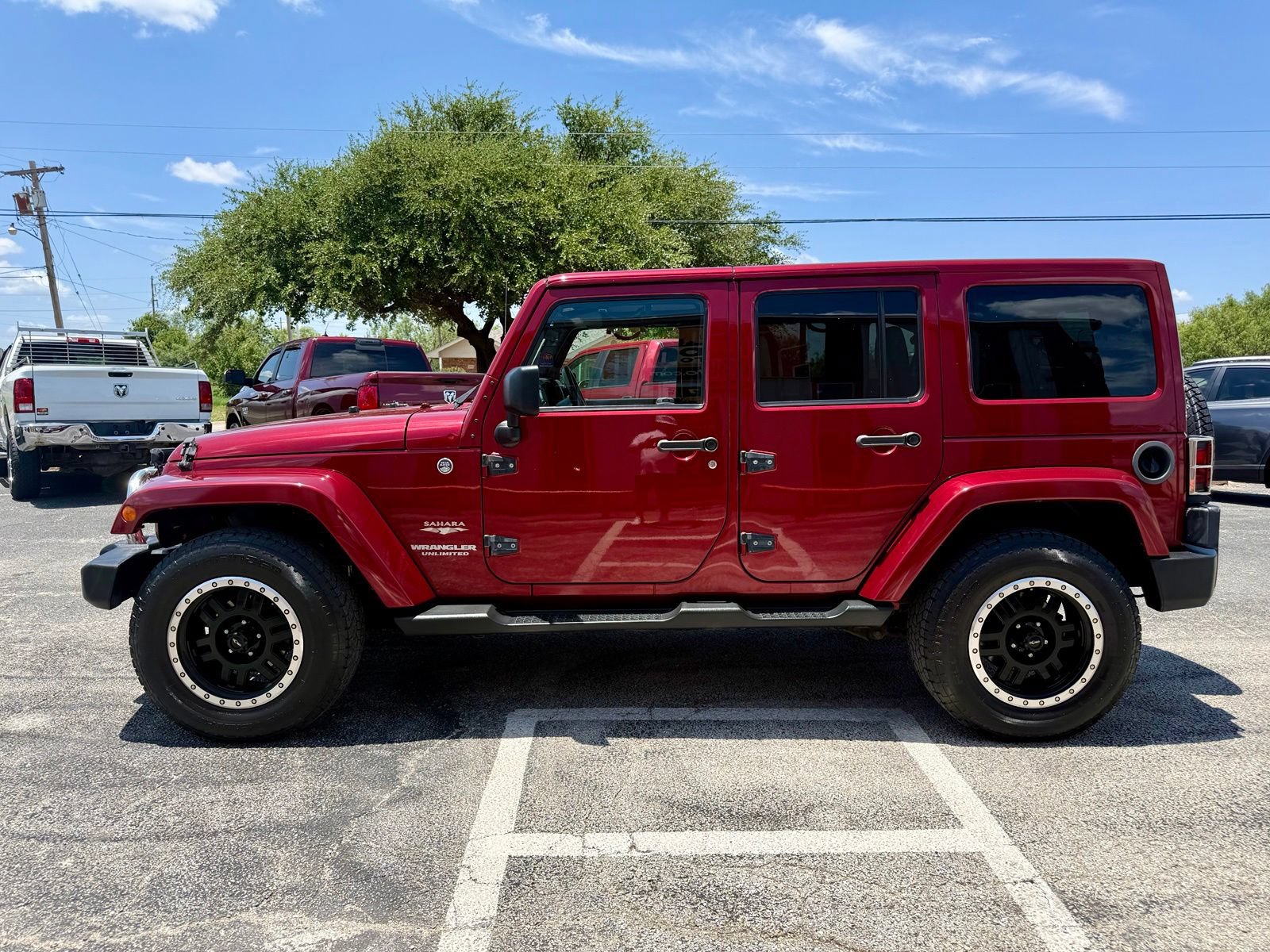 Used 2012 Jeep Wrangler Unlimited Sahara w/ Dual Top Group AWD/4WD image 6