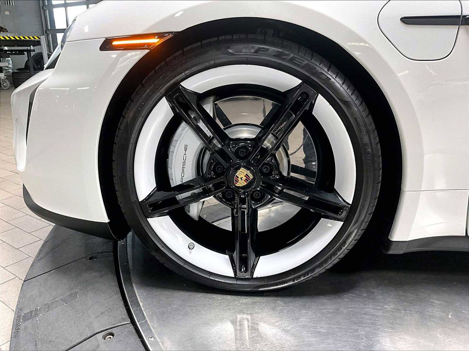 Used 2022 Porsche Taycan image 14