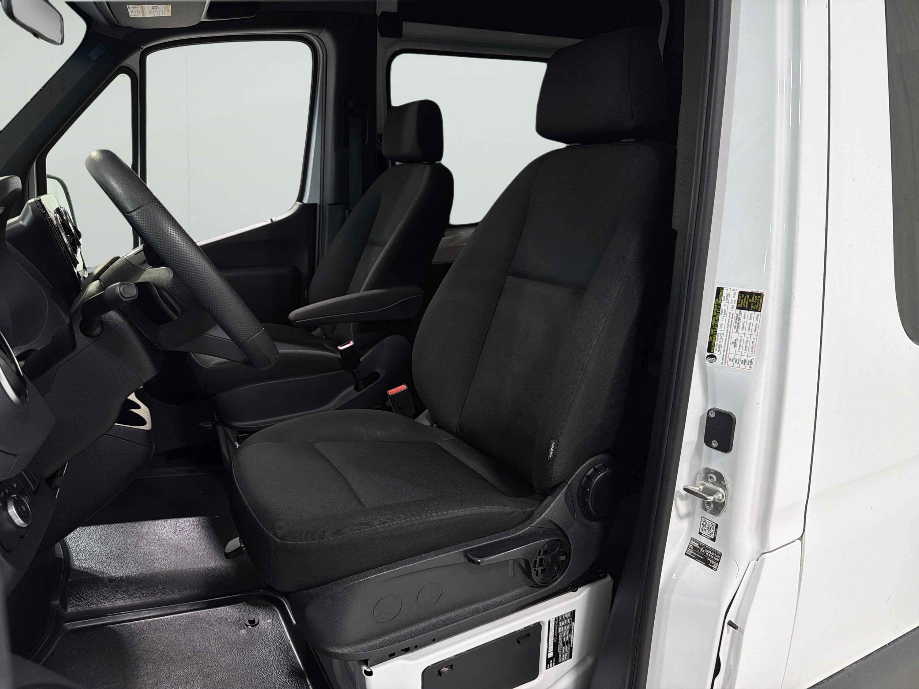 Used 2025 Mercedes-Benz Sprinter 2500 image 10