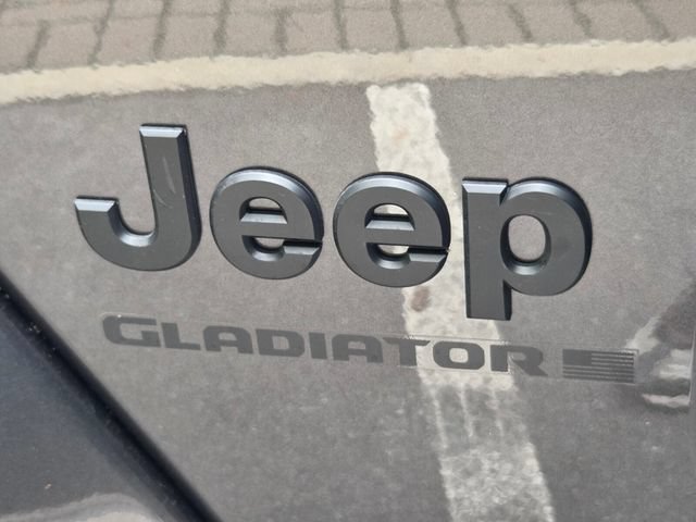 Used 2025 Jeep Gladiator Sport AWD/4WD image 34