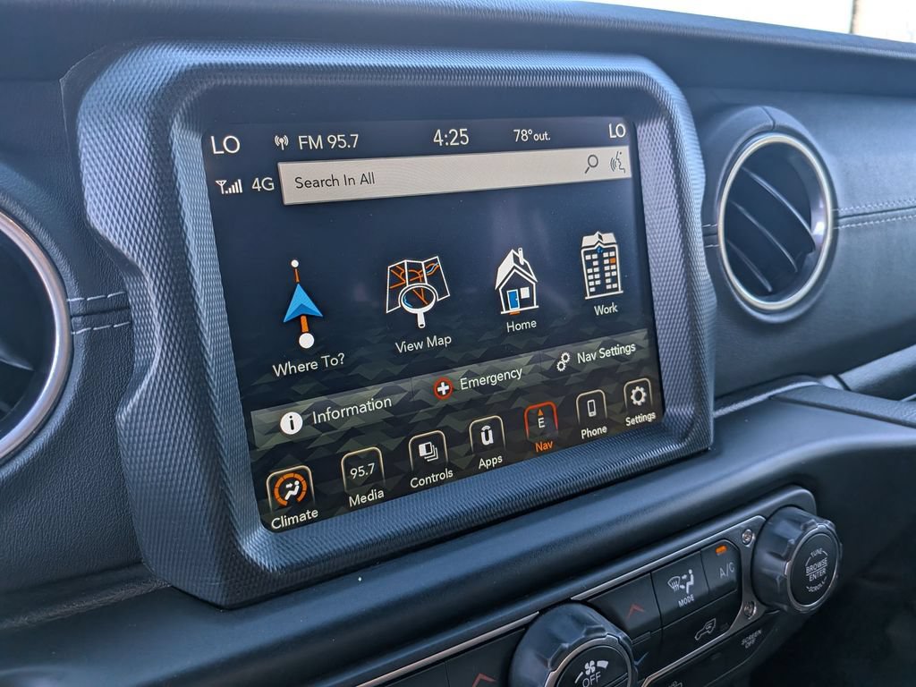Used 2022 Jeep Wrangler Unlimited Sahara AWD/4WD image 22