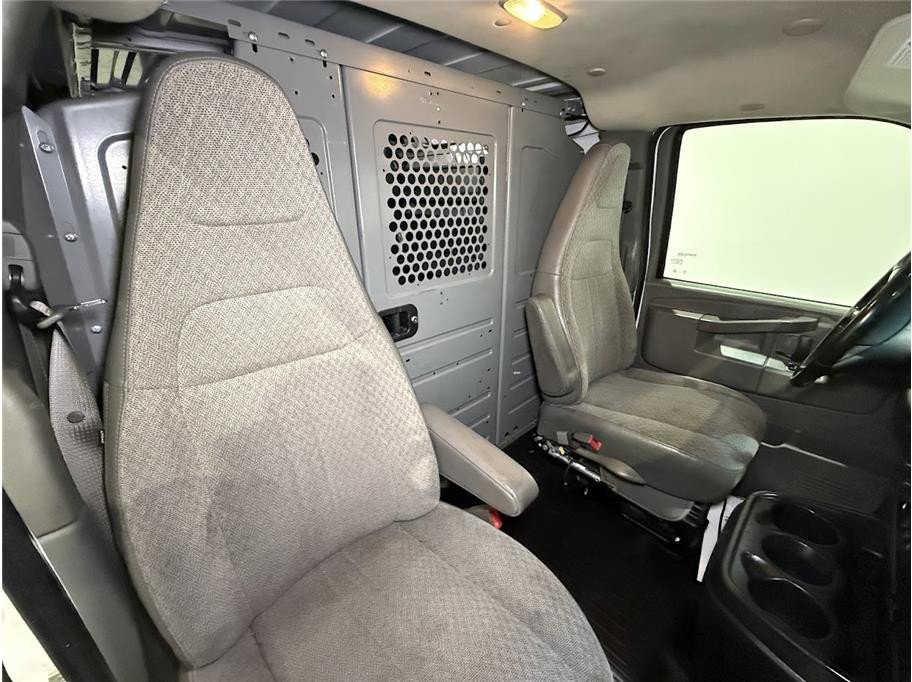 Used 2017 Chevrolet Express 2500 image 21
