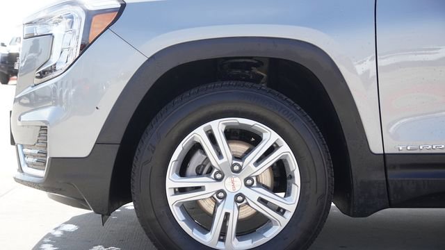 Used 2024 GMC Terrain SLE image 5