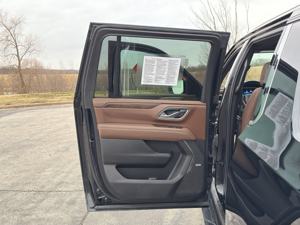 Used 2023 Chevrolet Suburban High Country image 37