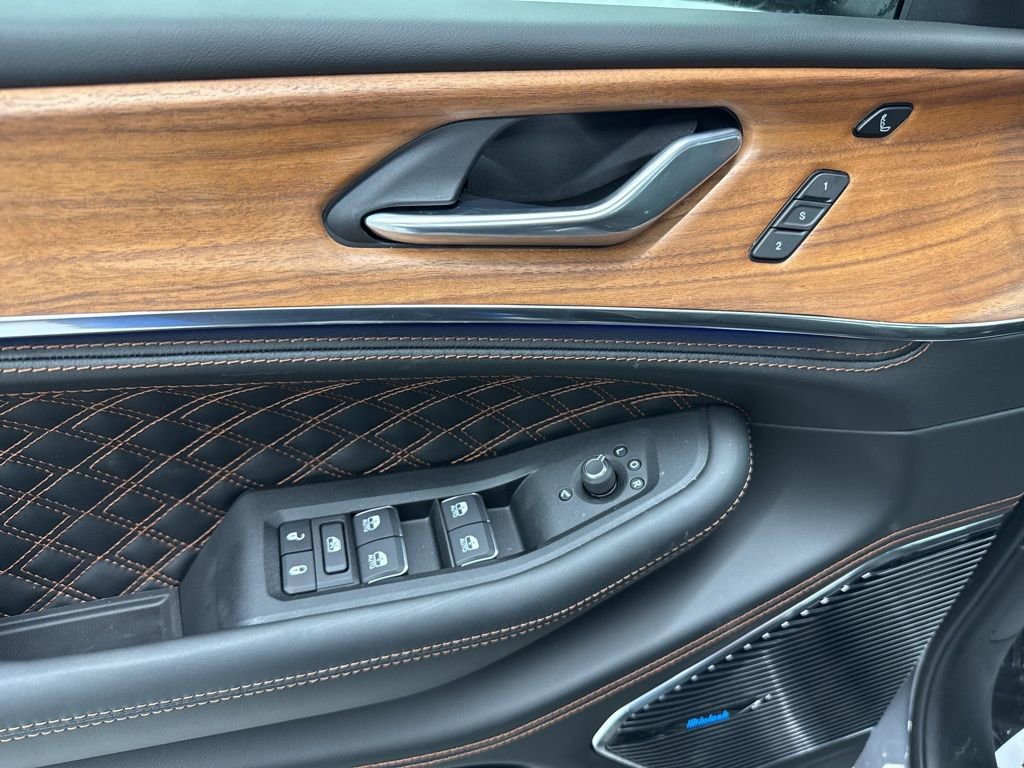 New 2026 Jeep Grand Cherokee Summit image 18