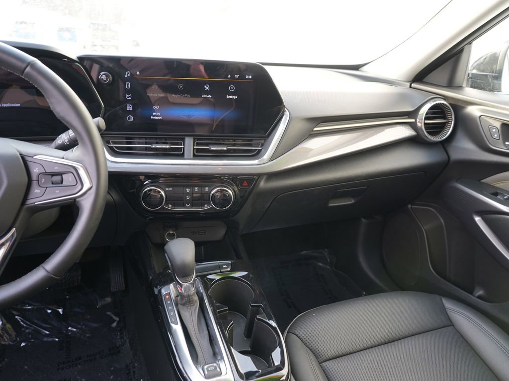 Used 2024 Chevrolet Trax ACTIV w/ Driver Confidence Package image 21