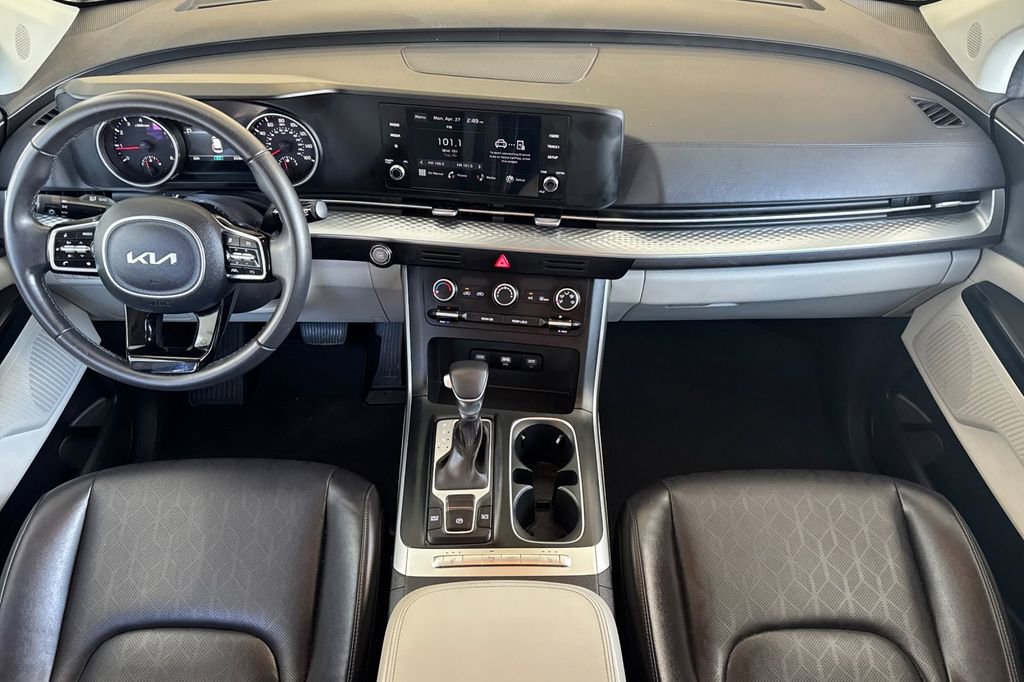 Used 2024 Kia Carnival LX FWD image 13