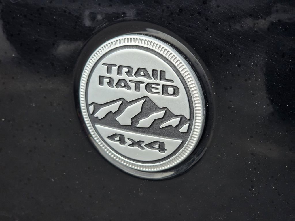 Used 2022 Jeep Wrangler Unlimited Sahara image 9