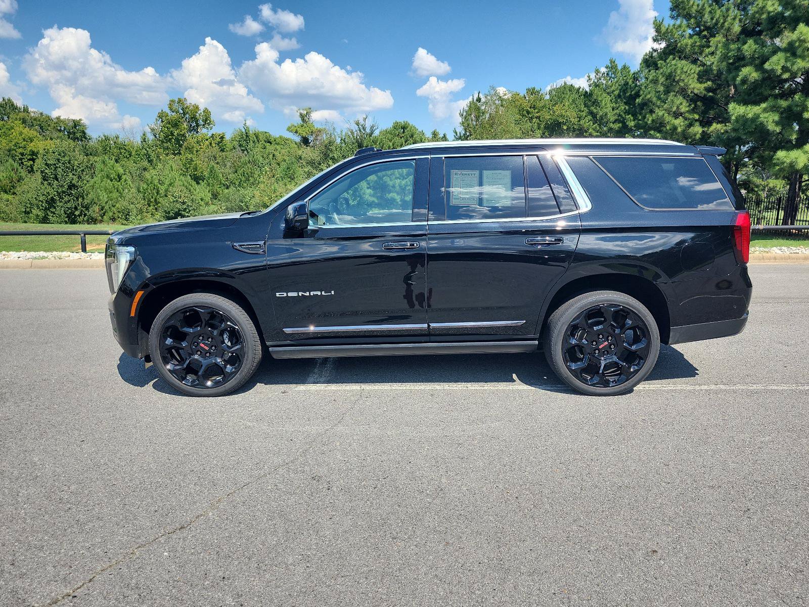 Certified 2025 GMC Yukon Denali Ultimate AWD/4WD image 2