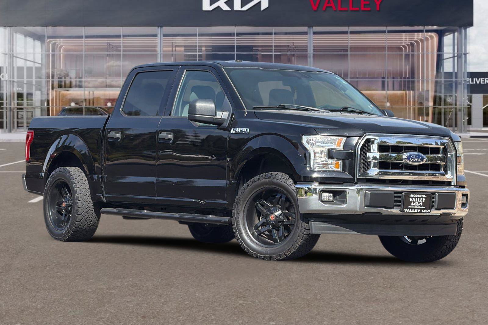 Used 2017 Ford F150 XLT RWD image 2
