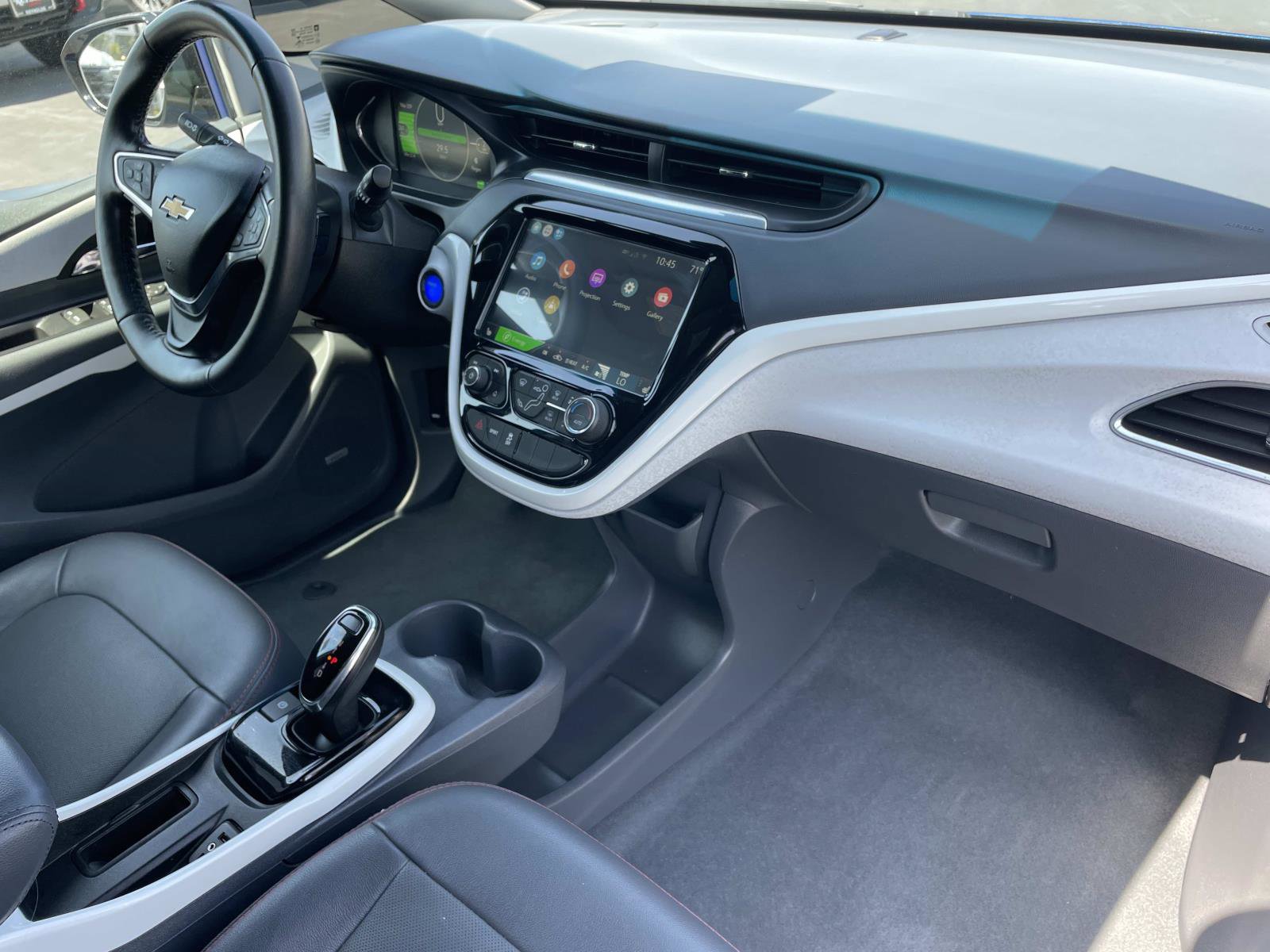 Used 2019 Chevrolet Bolt Premier w/ Infotainment Package FWD image 29
