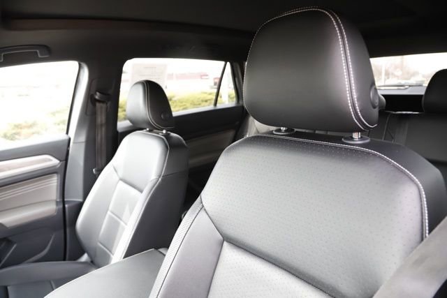 Used 2022 Volkswagen Atlas Cross Sport SE image 17