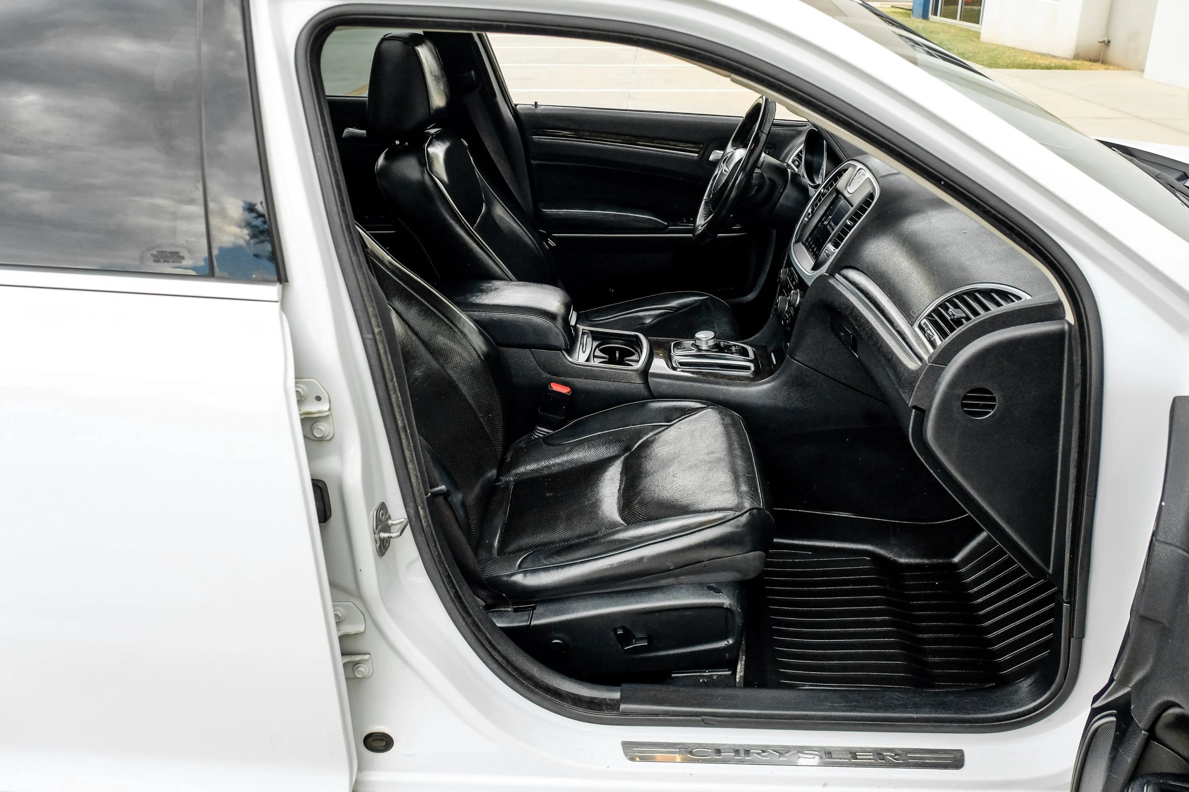 Used 2020 Chrysler 300 Limited RWD image 39