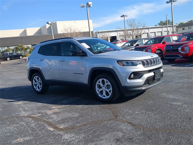 Used 2024 Jeep Compass Latitude image 4
