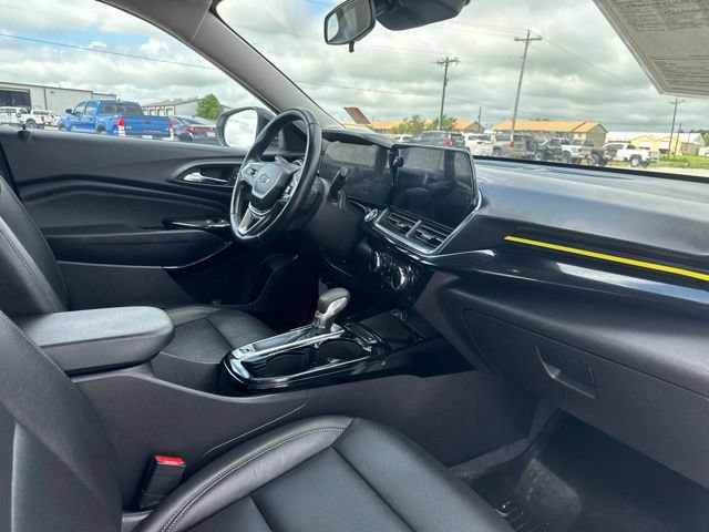 Used 2025 Chevrolet Trax ACTIV w/ Sunroof Package FWD image 19