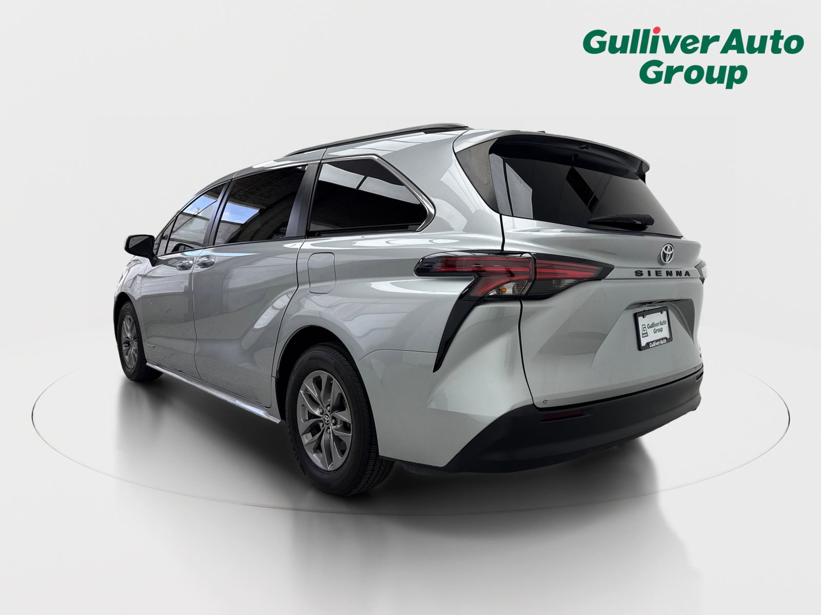Used 2021 Toyota Sienna LE FWD image 5