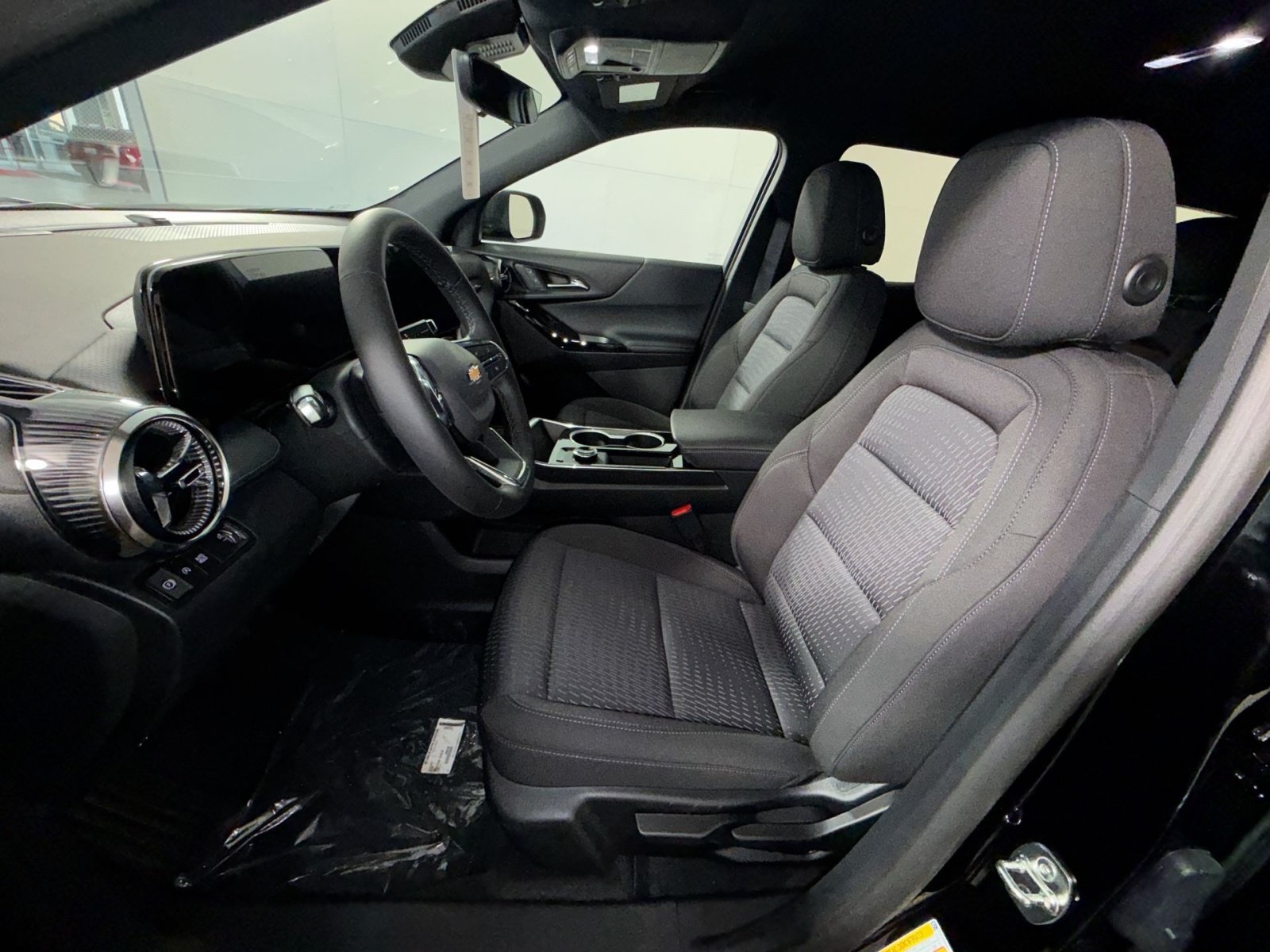 New 2027 Chevrolet Equinox LT w/ Safety and Technology Package FWD image 13