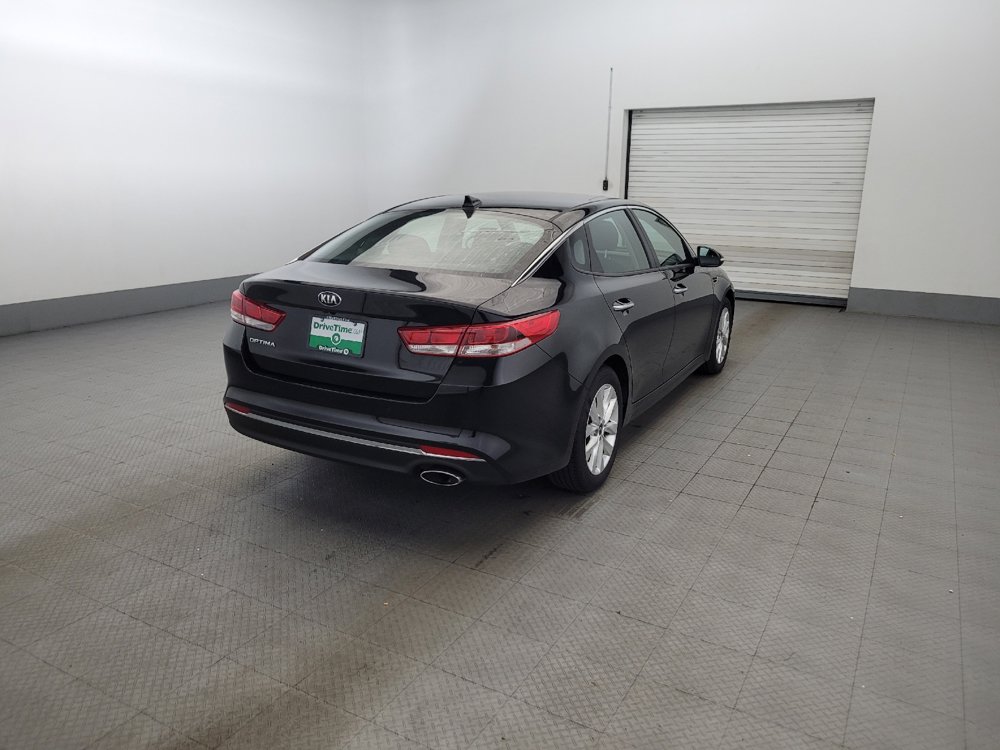 Used 2018 Kia Optima LX w/ 17" Alloy Wheels Package FWD image 9