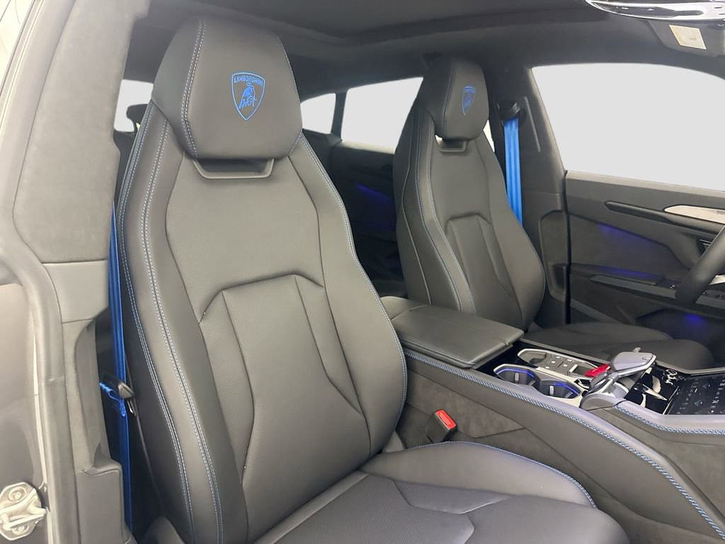 Used 2025 Lamborghini Urus SE image 31