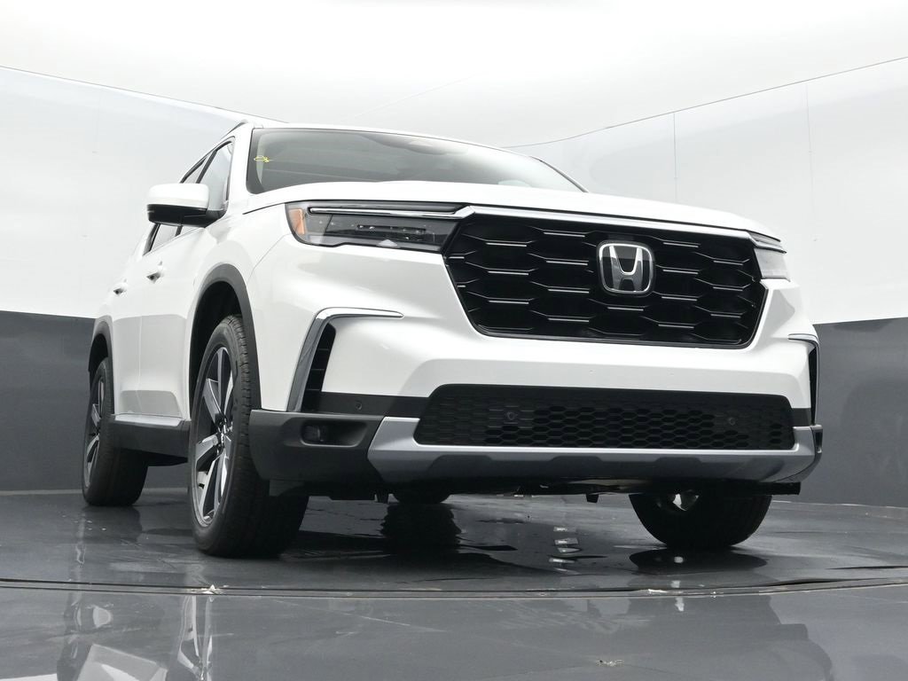 New 2025 Honda Pilot Touring image 5
