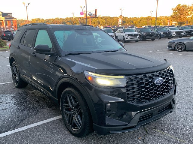 Certified 2025 Ford Explorer ST AWD/4WD image 3