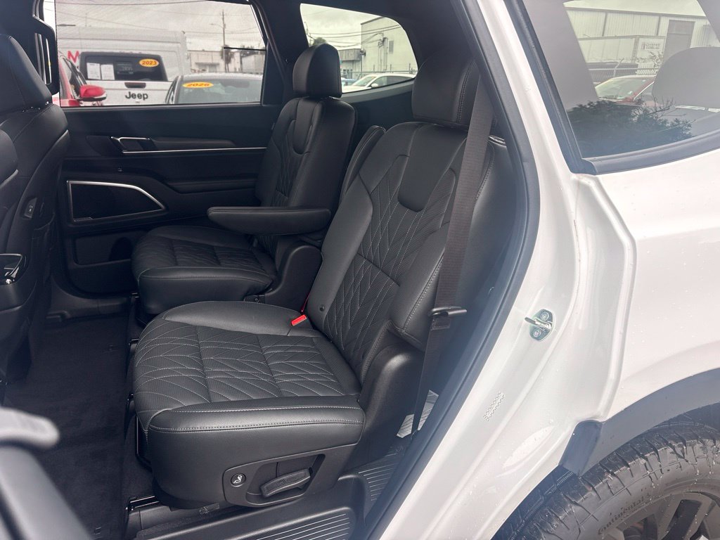 Used 2025 Kia Telluride AWD image 13
