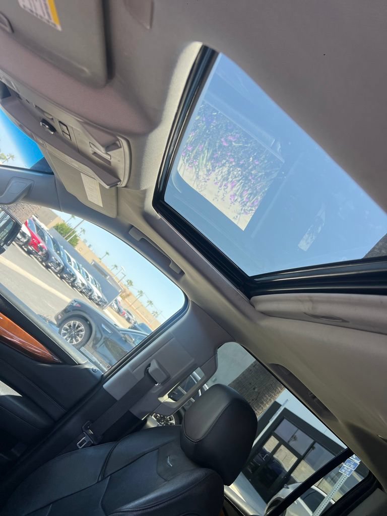 Used 2019 Cadillac Escalade ESV Luxury w/ Escalade Sport Edition AWD/4WD image 39