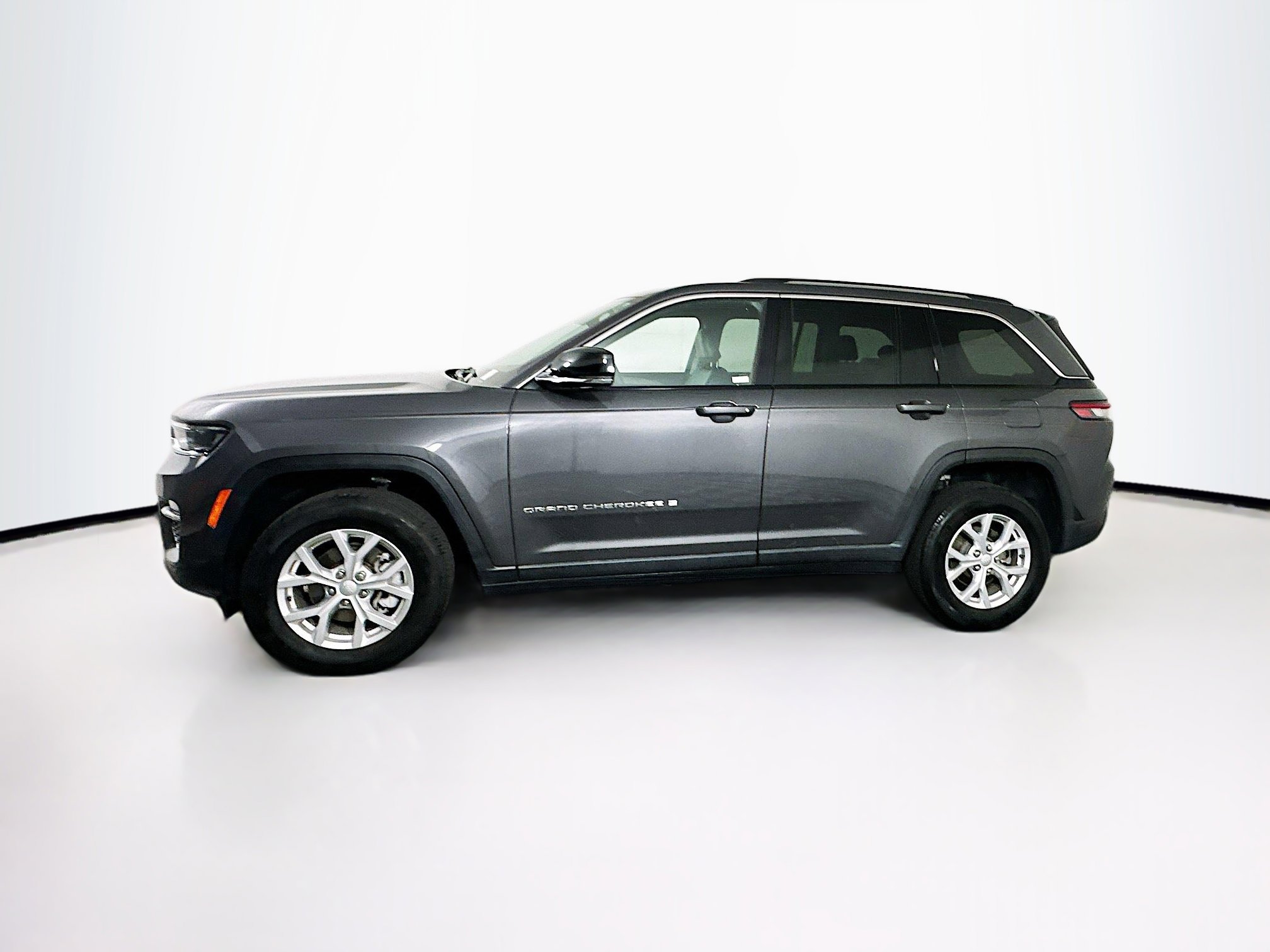 Used 2023 Jeep Grand Cherokee Limited image 4