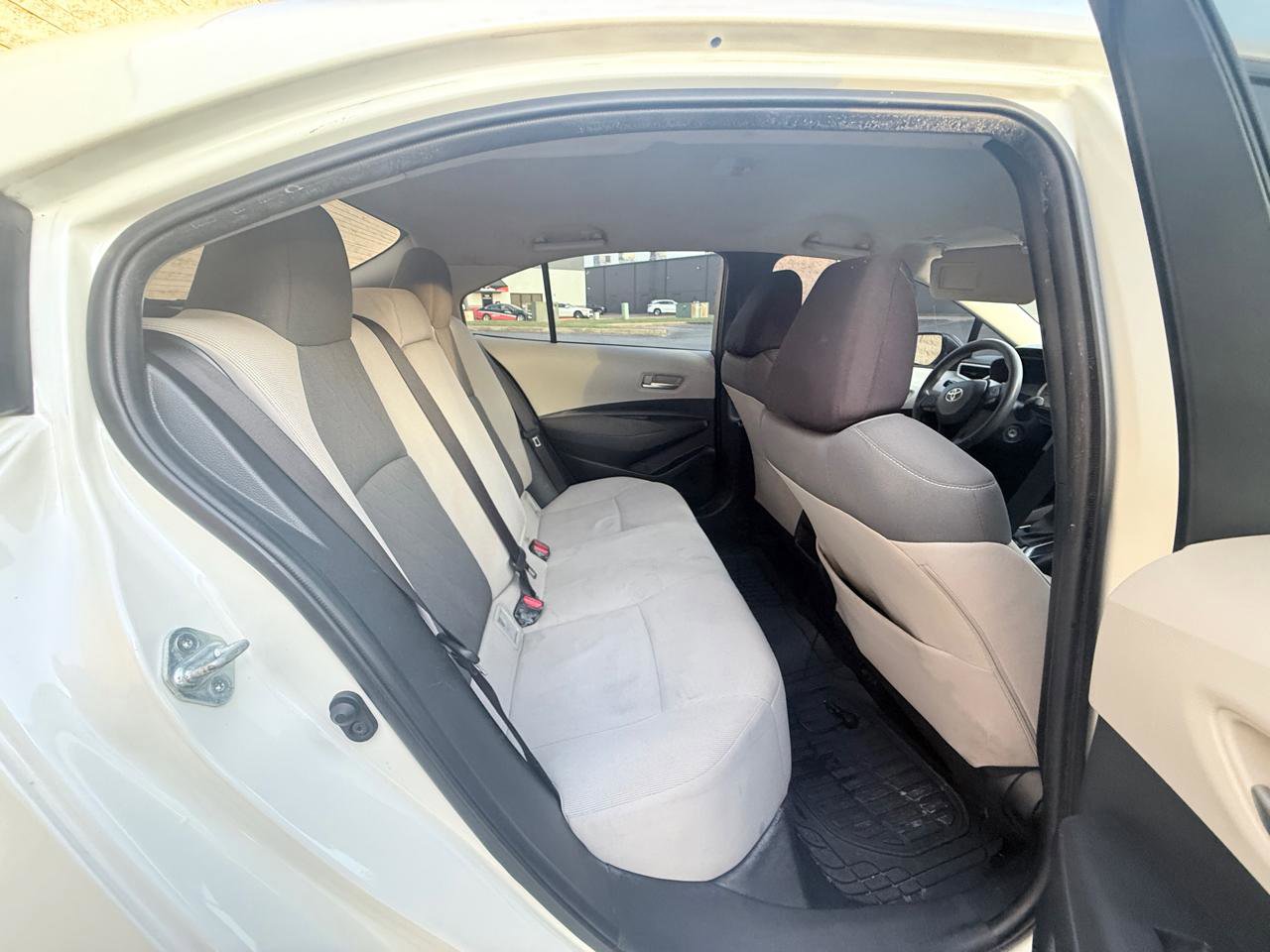Used 2020 Toyota Corolla LE FWD image 12