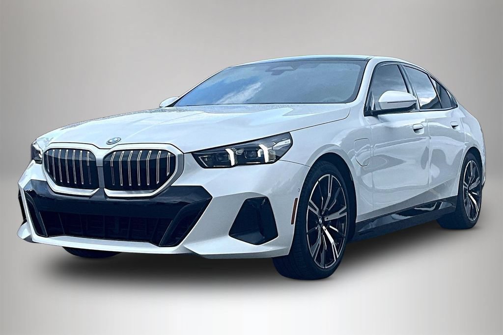 Certified 2026 BMW 550e xDrive AWD/4WD image 2