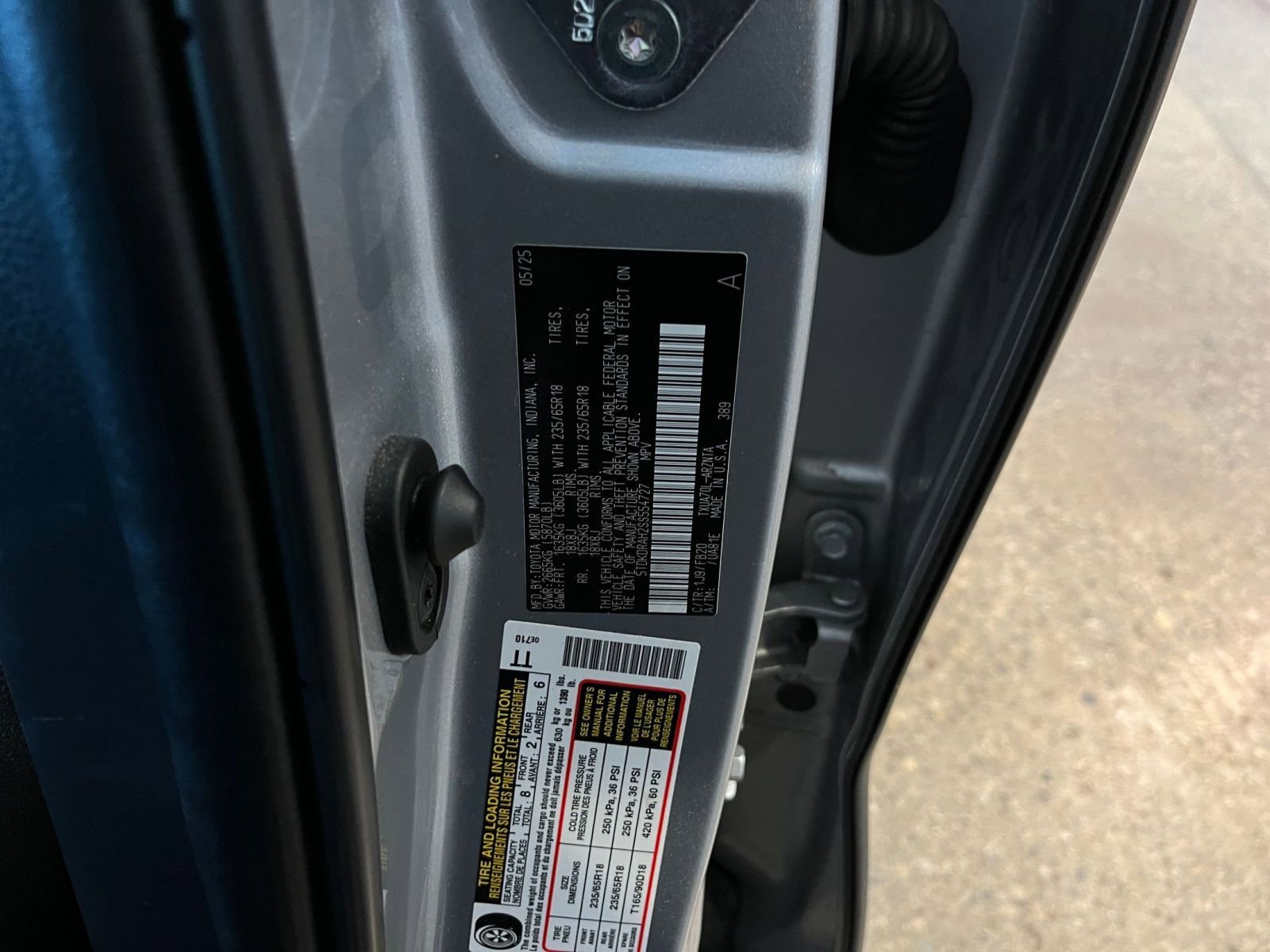 Used 2025 Toyota Highlander LE image 31