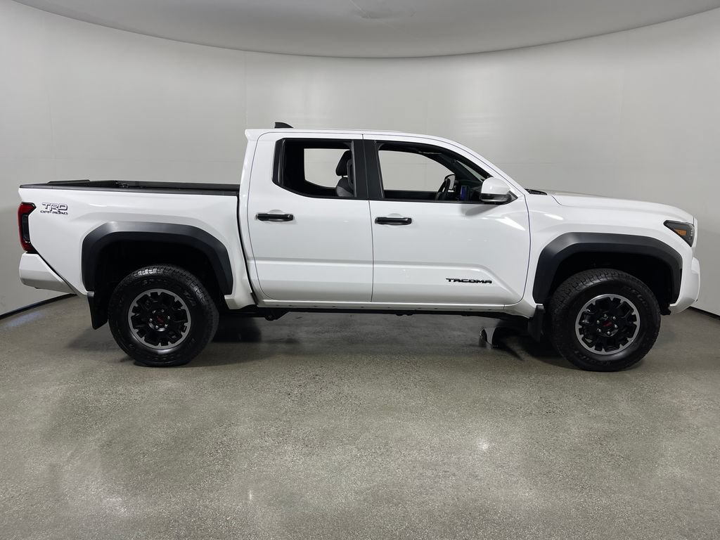 Certified 2025 Toyota Tacoma TRD Off-Road AWD/4WD image 2