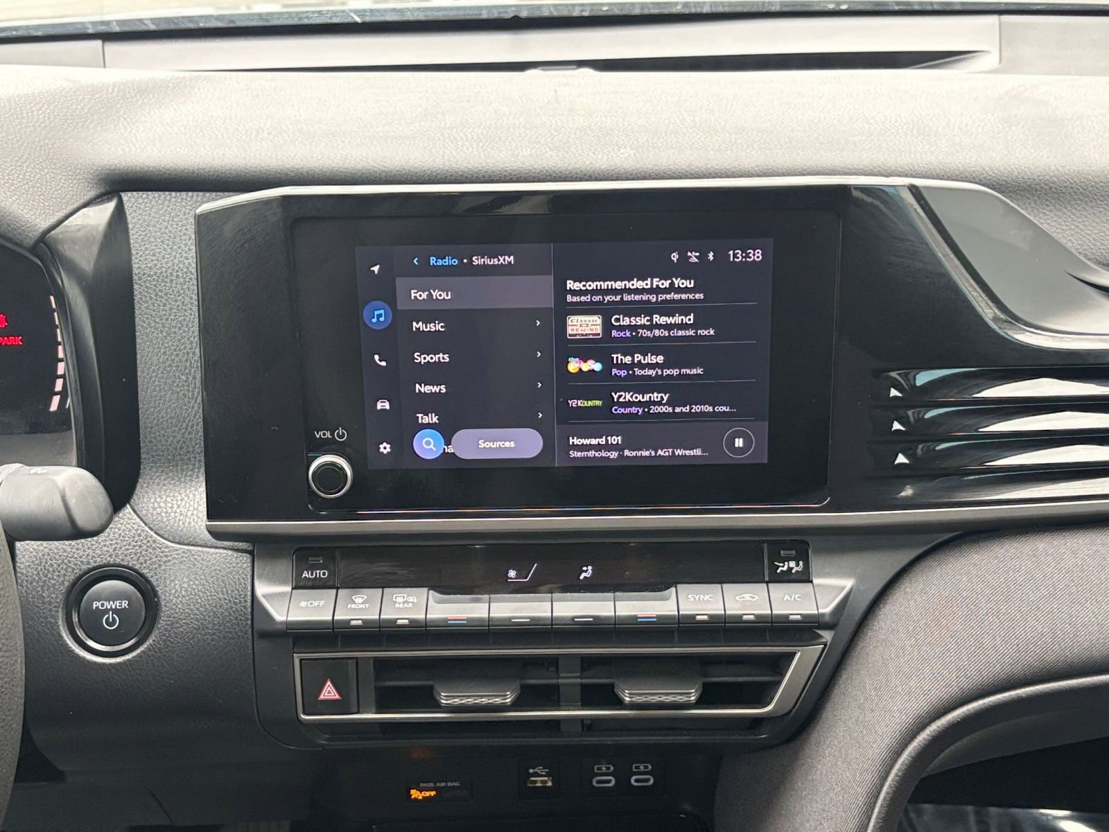 Used 2025 Toyota Camry LE image 18