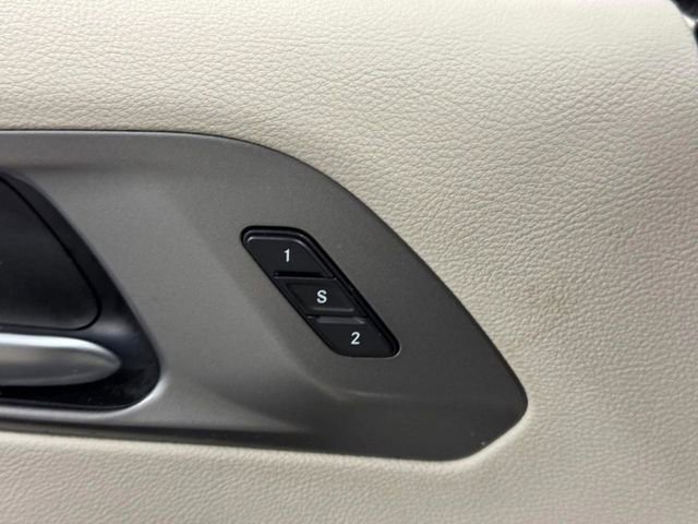 Used 2024 Chrysler Pacifica Limited FWD image 24