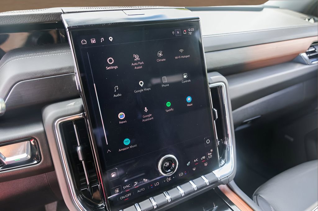 Used 2025 GMC Yukon XL Denali image 16