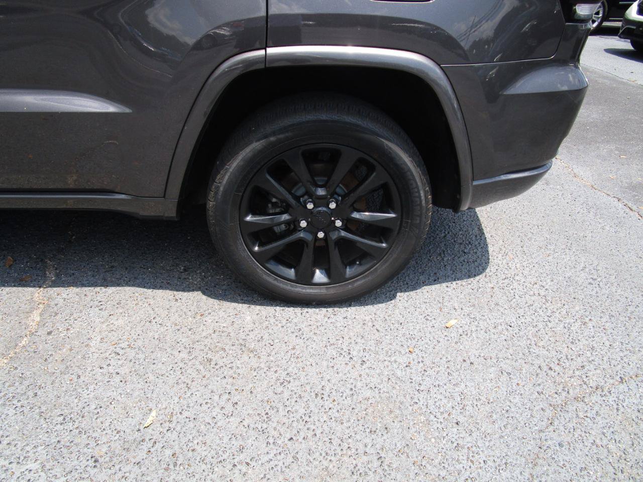 Used 2020 Jeep Grand Cherokee Altitude AWD/4WD image 24