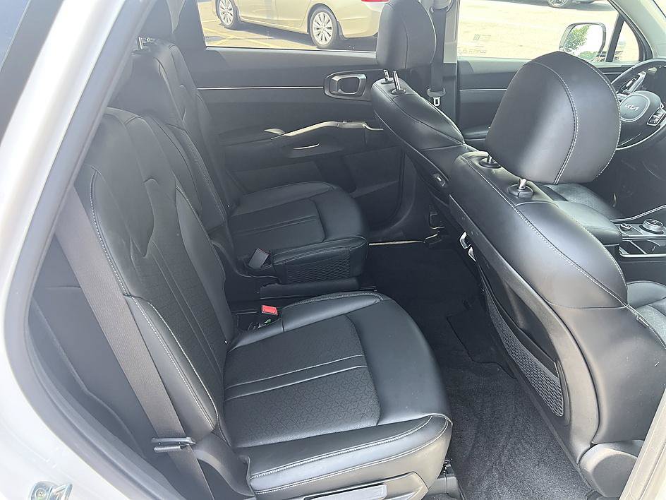 Used 2022 Kia Sorento EX w/ Panoramic Sunroof Package FWD image 16