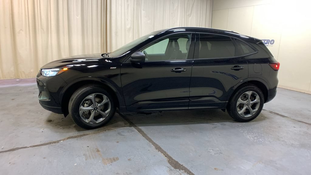 Used 2024 Ford Escape ST-Line w/ Tech Pack #1 AWD/4WD image 6