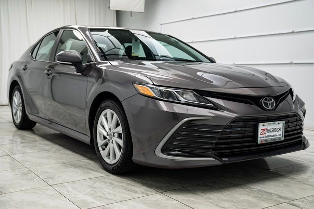 Used 2023 Toyota Camry LE image 4