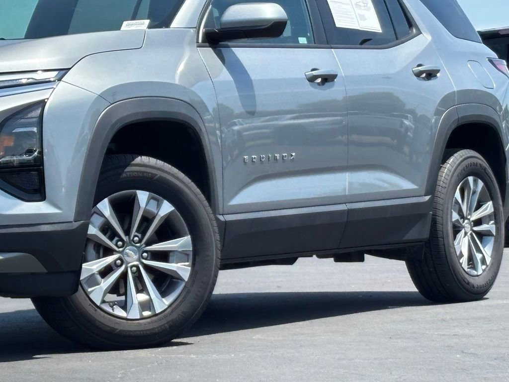 Used 2026 Chevrolet Equinox LT FWD image 3