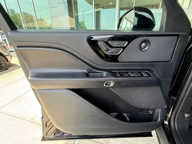 Used 2022 Lincoln Aviator Reserve w/ Equipment Group 201A RWD image 12