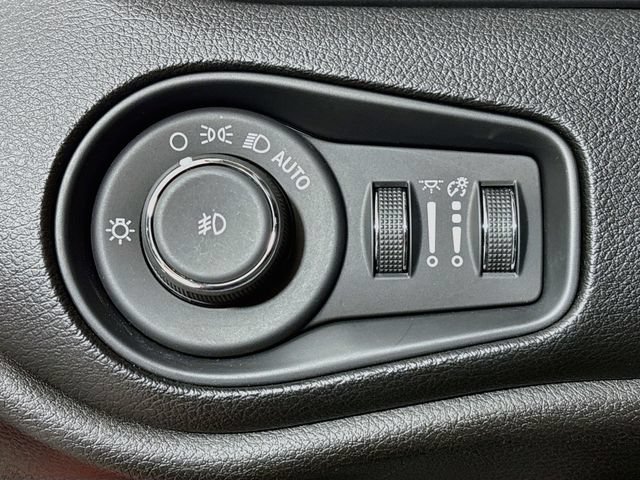 Used 2019 Jeep Renegade Altitude w/ Quick Order Package 2XM AWD/4WD image 11