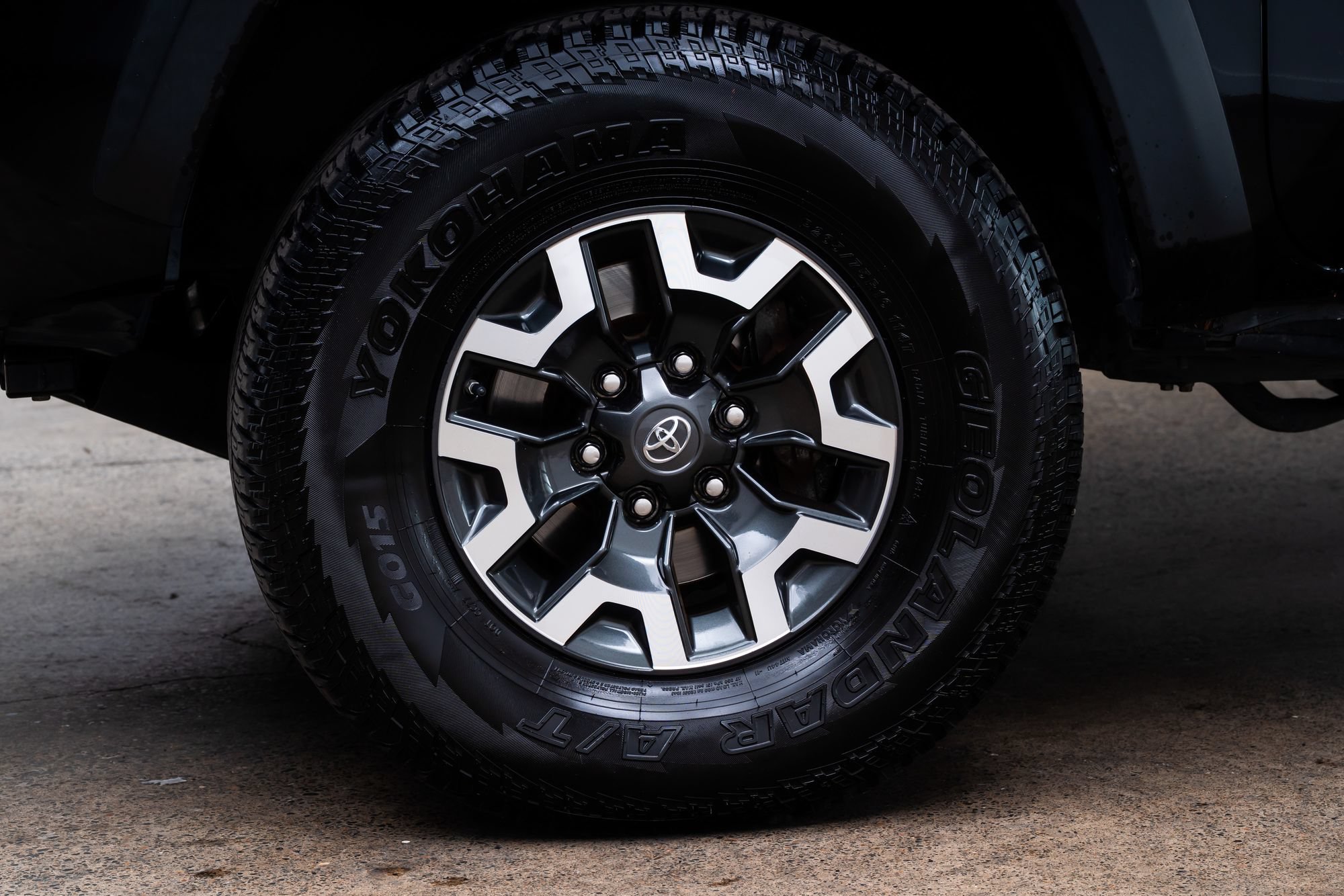 Used 2019 Toyota Tacoma TRD Off-Road w/ Technology Package AWD/4WD image 4