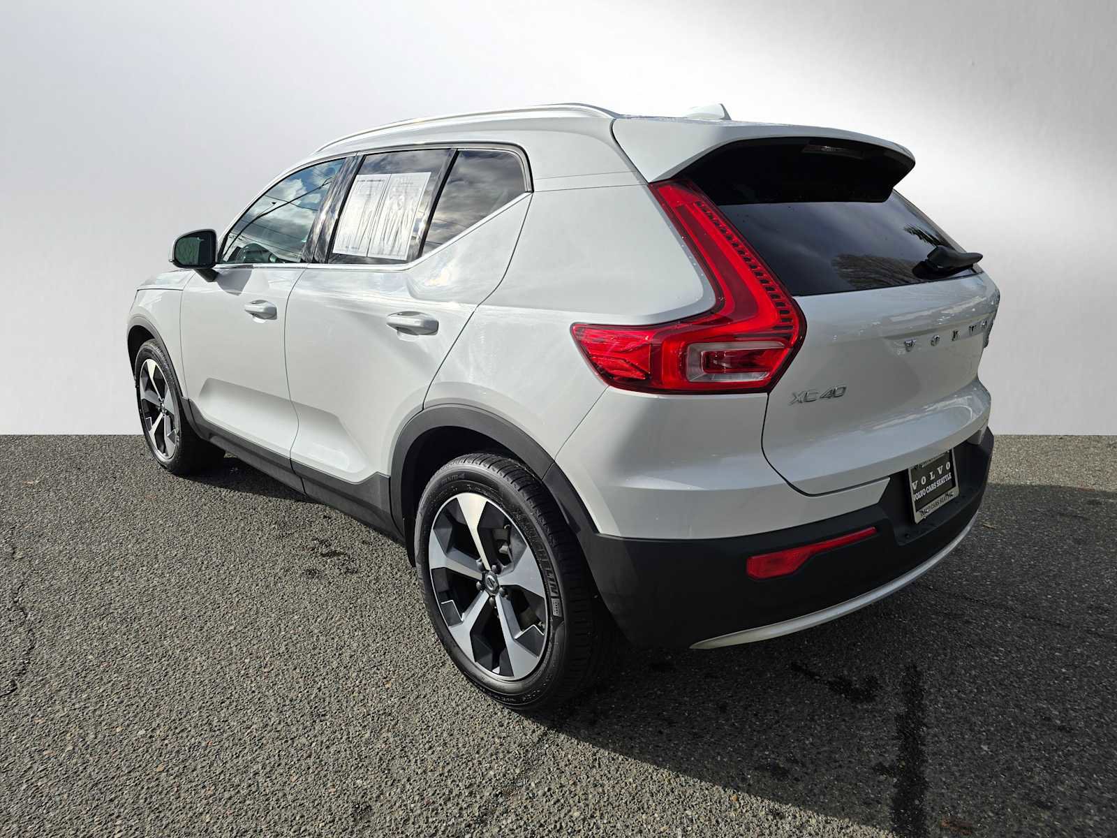 Certified 2025 Volvo XC40 B5 Core w/ Protection Package Premier image 5