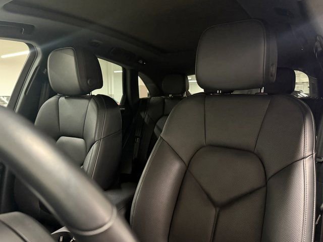 Certified 2024 Porsche Macan image 22